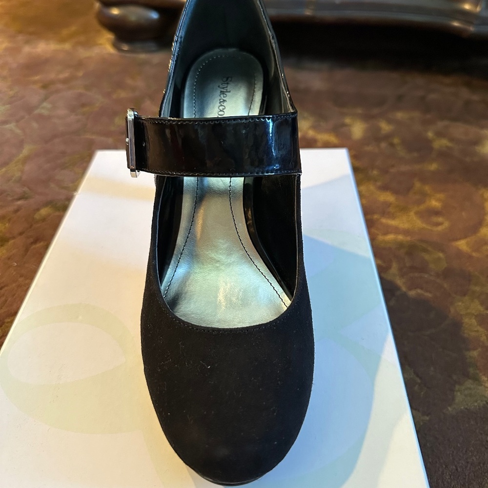 New- Never Worn: Style & Co Brittys Bk